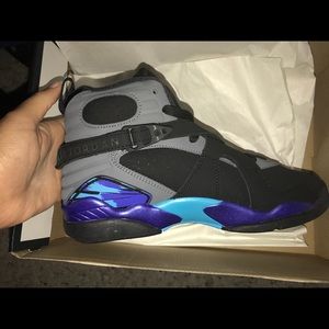 Air Jordan 8 Retro size 7y BRAND NEW, NEVER WORN